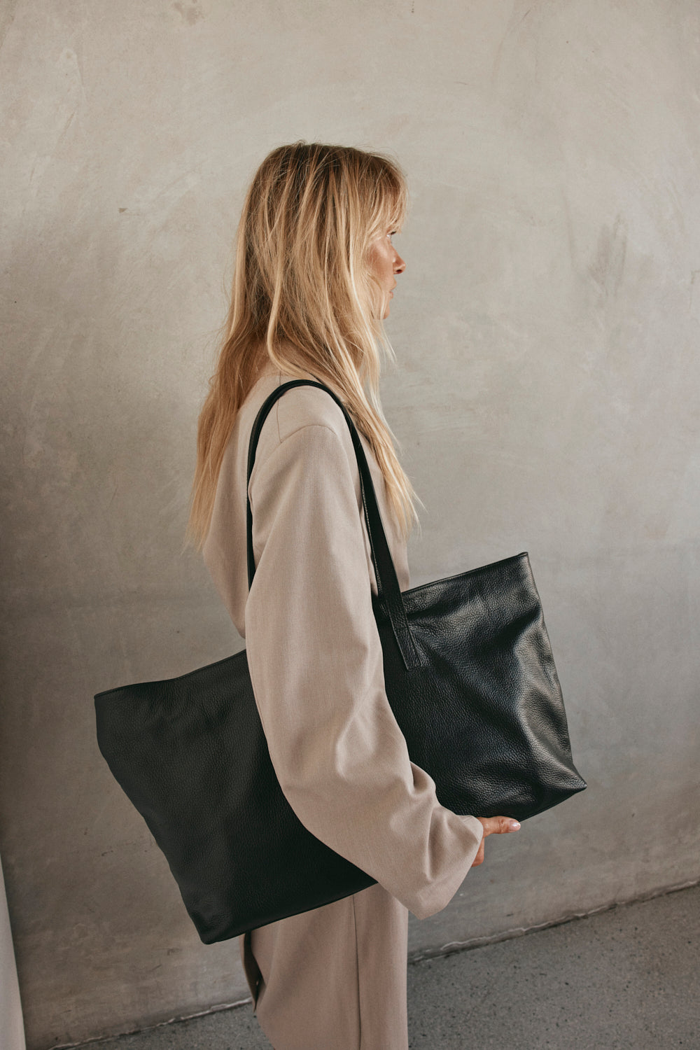 Mia XL Black Leather East West Slouchy Tote