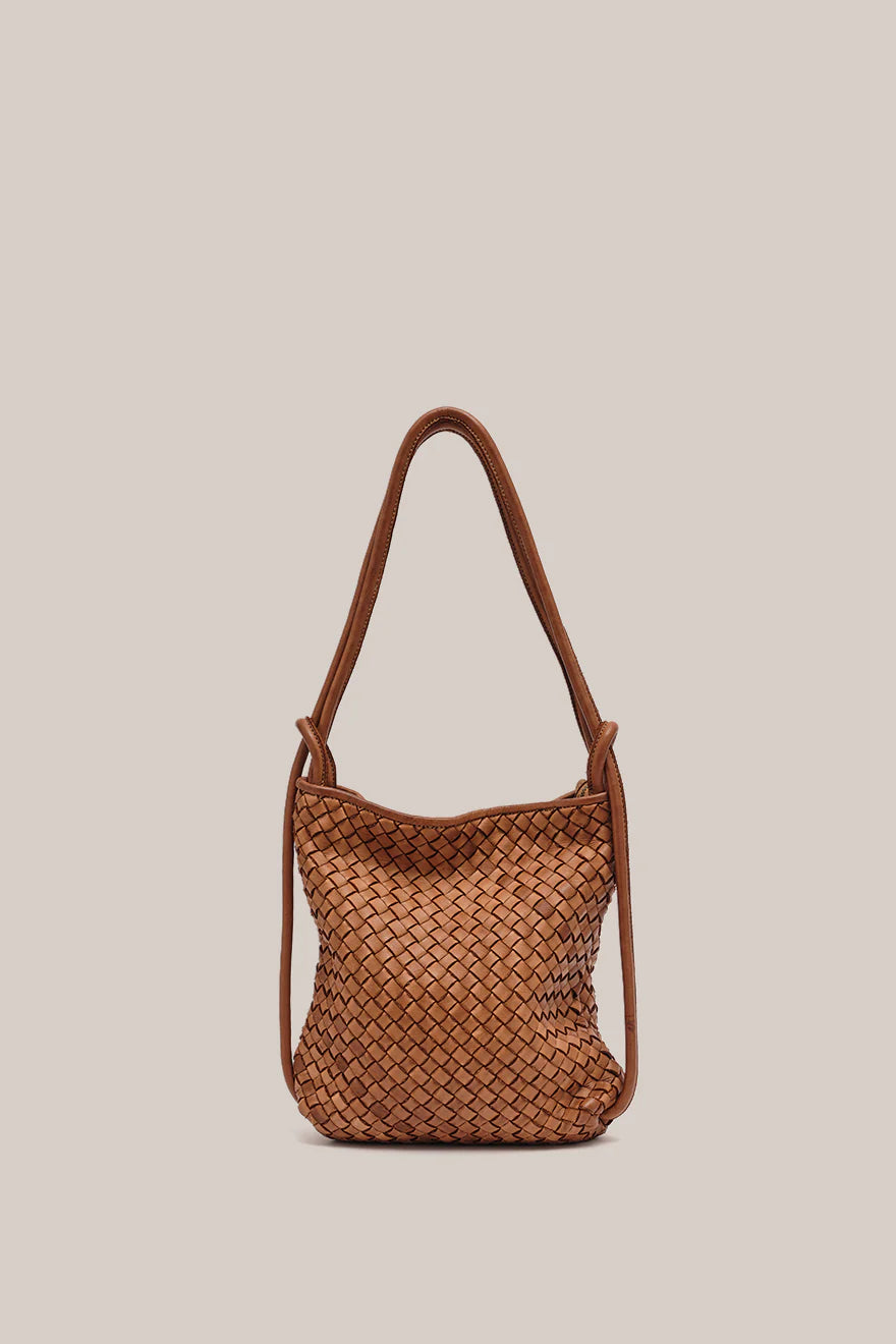 VESTIRSIItalyconvertiblebackpacktoteleatherBella-Woven-Mini-Tan-01_900x_0b641e9d-d5d8-4863-a8a0-8df3ccc8284b.webp
