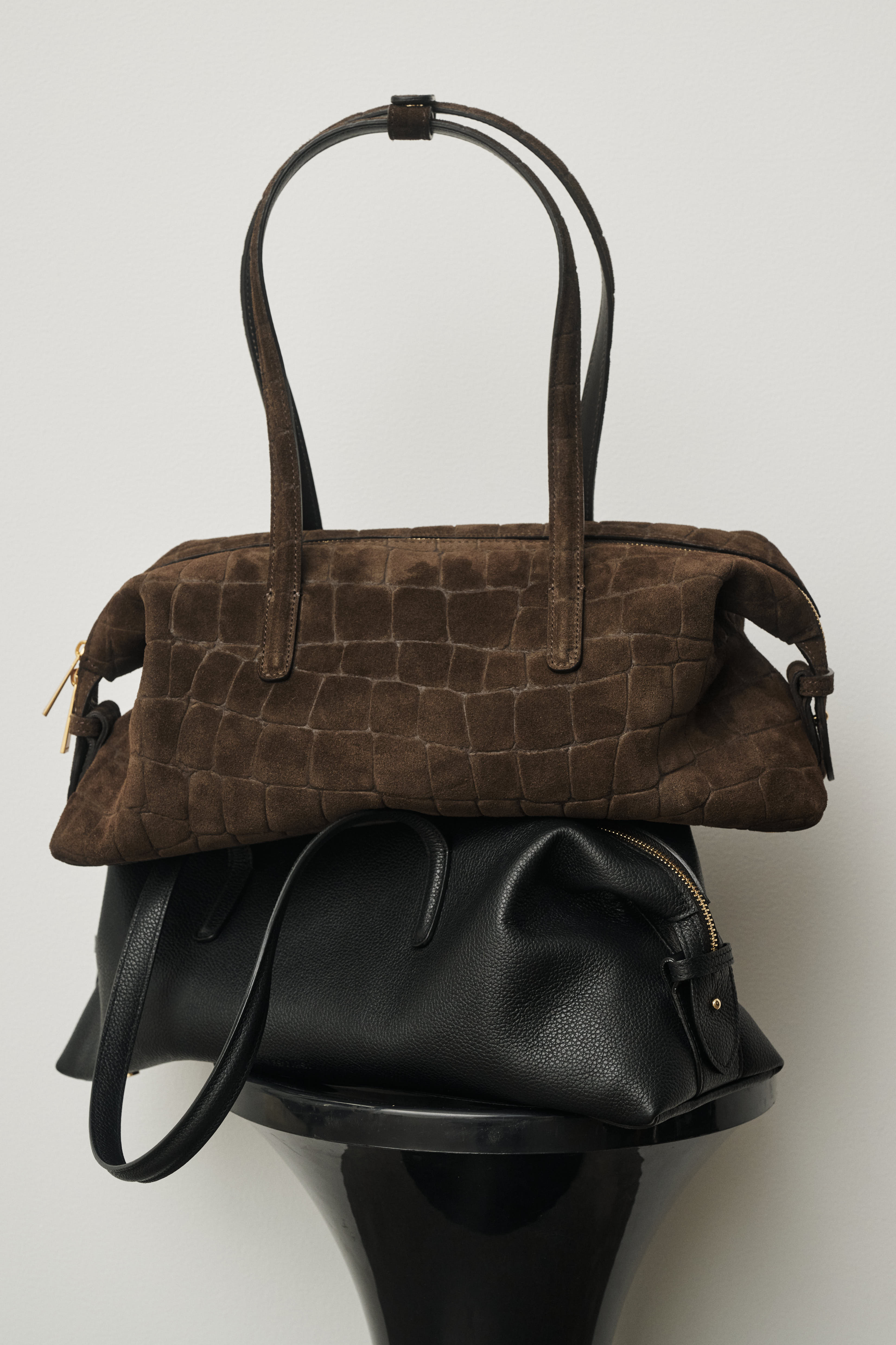 VESTIRSI_CAMPAIGN_STUDIO_JUN26_ZOEBLUME-00_STILLS_193_f4f67d4d-c5b7-4c52-b25a-5b61b5e8cc1b.jpg