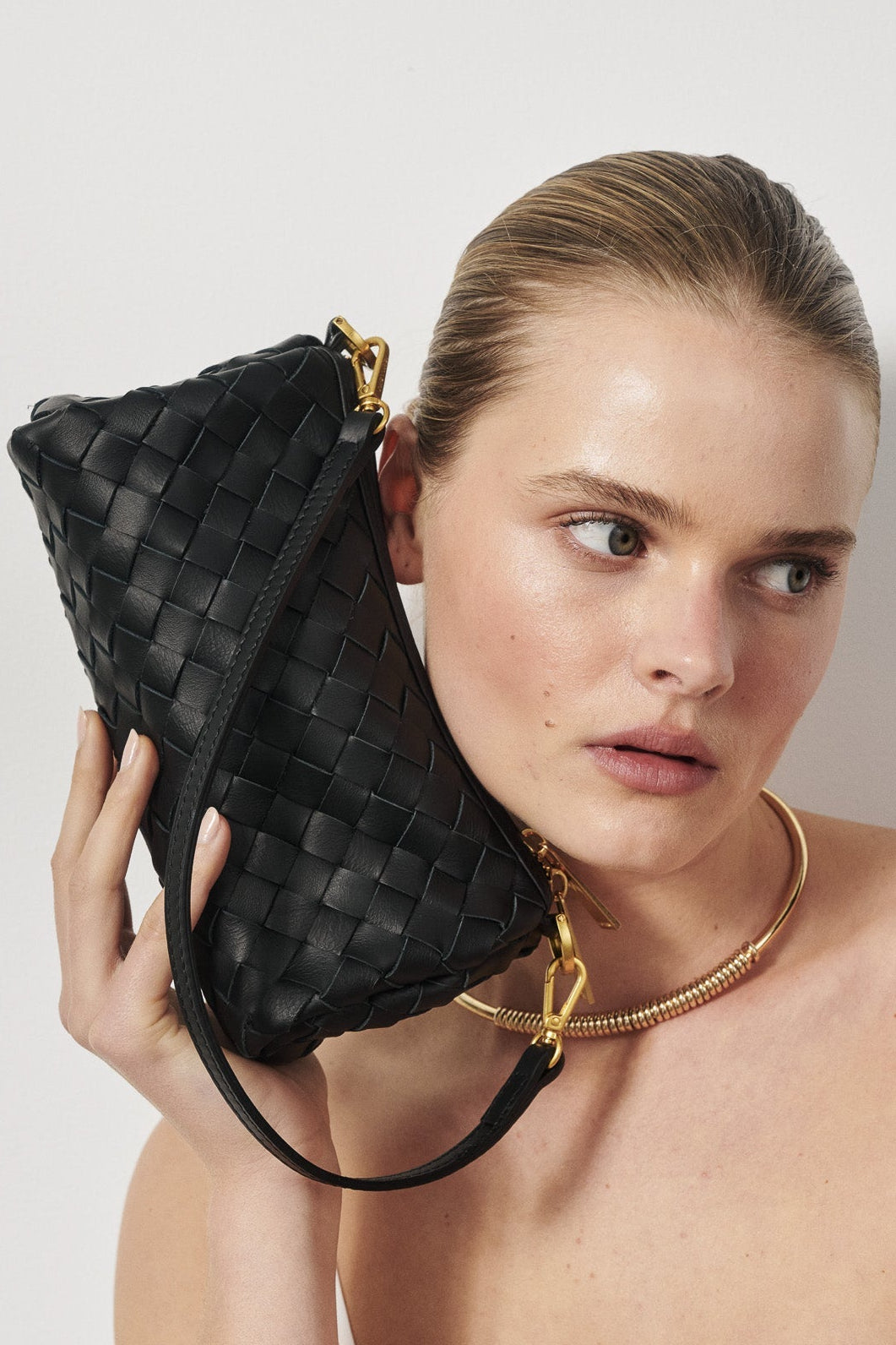 VESTIRSI Vivi Black Shoulder Bag