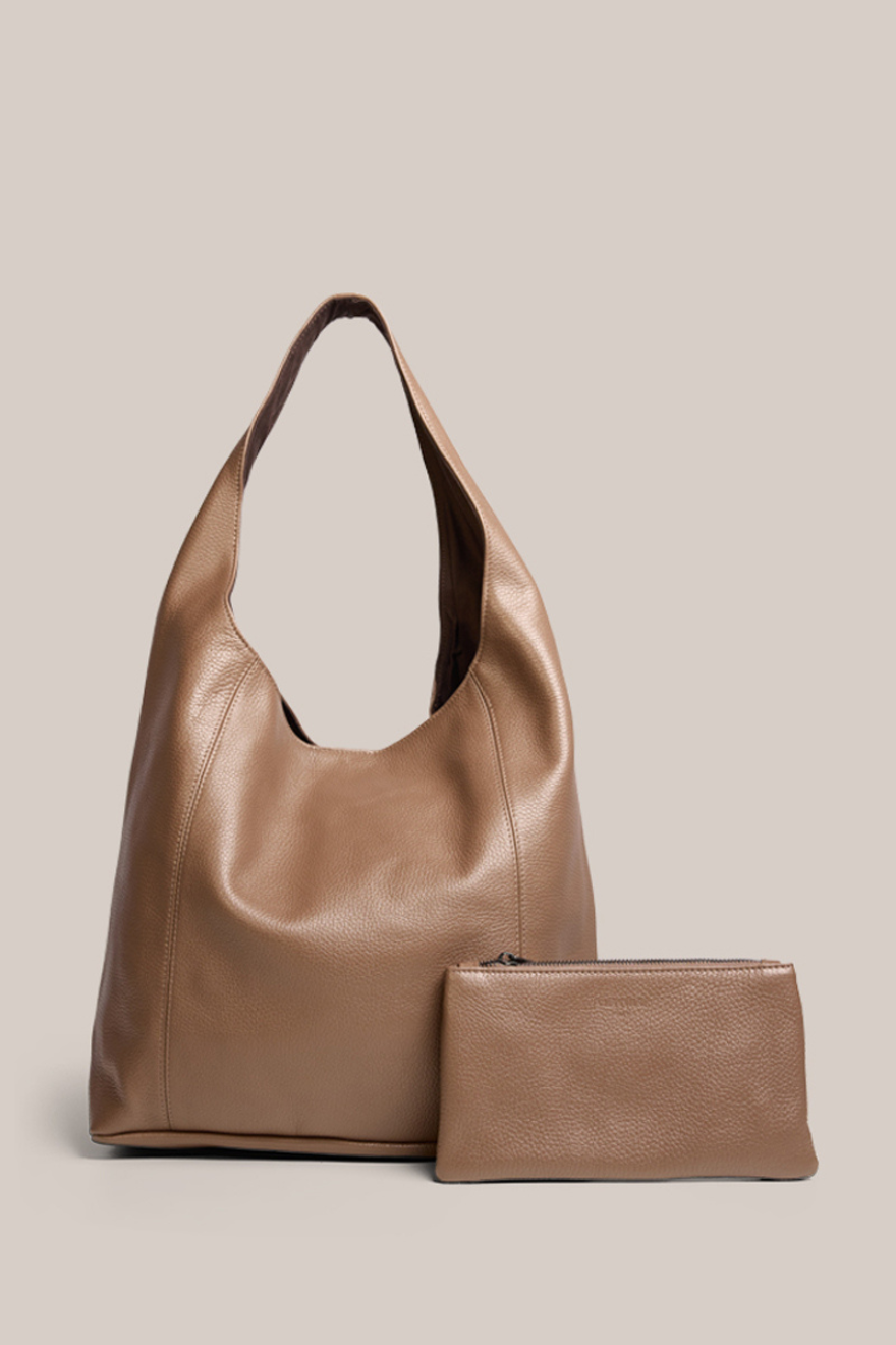 VESTIRSI_Scarlett_2.0_Leather_Hobo_in_Milk_Chocolate-01.png